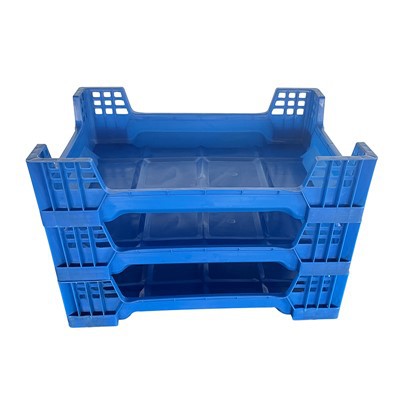 Dostawca pojemników na larwy much czarnego żołnierza